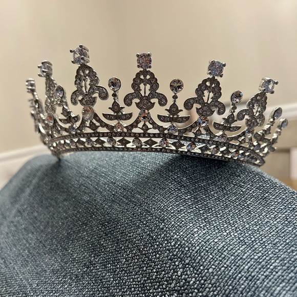 Bridal Crown Headpiece - Picture 3 of 4